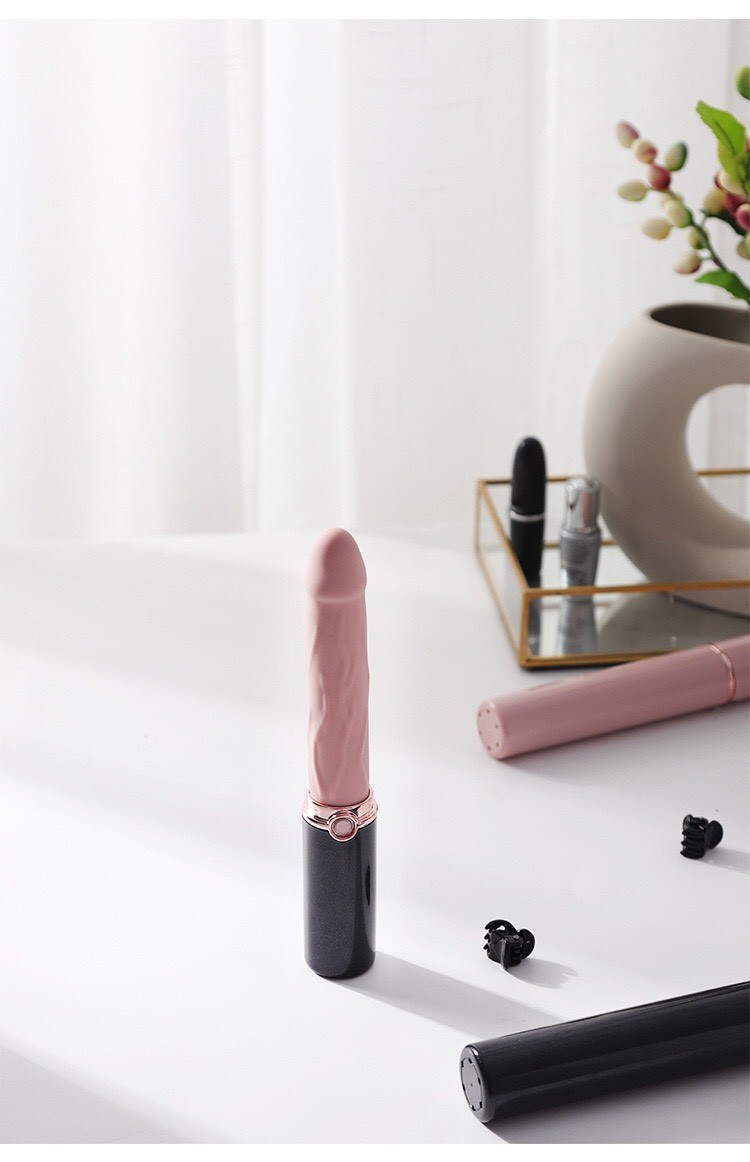 Dương vật giả đa năng cầm tay ROSELEX chạy bằng pin sạc cao cấp của Roselex là sản phẩm đồ chơi tình dục được thiết kế dành riêng cho những phụ nữ độc thân có ham muốn tình dục mạnh mẽ và các cặp đôi đang tìm kiếm sự kích thích, mới lạ khi quan hệ. Dương vật giả đa năng cầm tay ROSELEX với thiết kế thon dài theo kích thước châu Á cùng khả năng ngụy trang tuyệt vời, sản phẩm không chỉ giúp phái đẹp đáp ứng hiệu quả nhu cầu sinh lý mà còn là người bạn đồng hành mà bạn có thể mang theo bên mình trên mọi nẻo đường mà không bị phát hiện.
